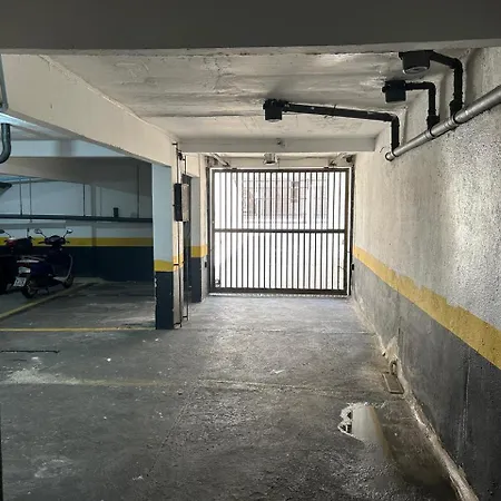 Apto confortável, Praia das Astúrias 5 min a pé, garagem, 2 quarto ar, suíte, wi-fi-3