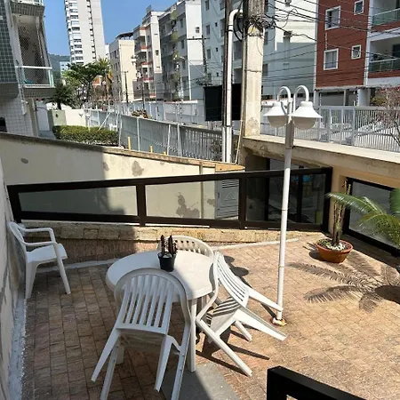 Apto confortável, Praia das Astúrias 5 min a pé, garagem, 2 quarto ar, suíte, wi-fi-2